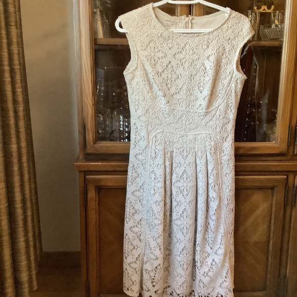 Lined, sleeveless, lace dress - Picture 1 of 1